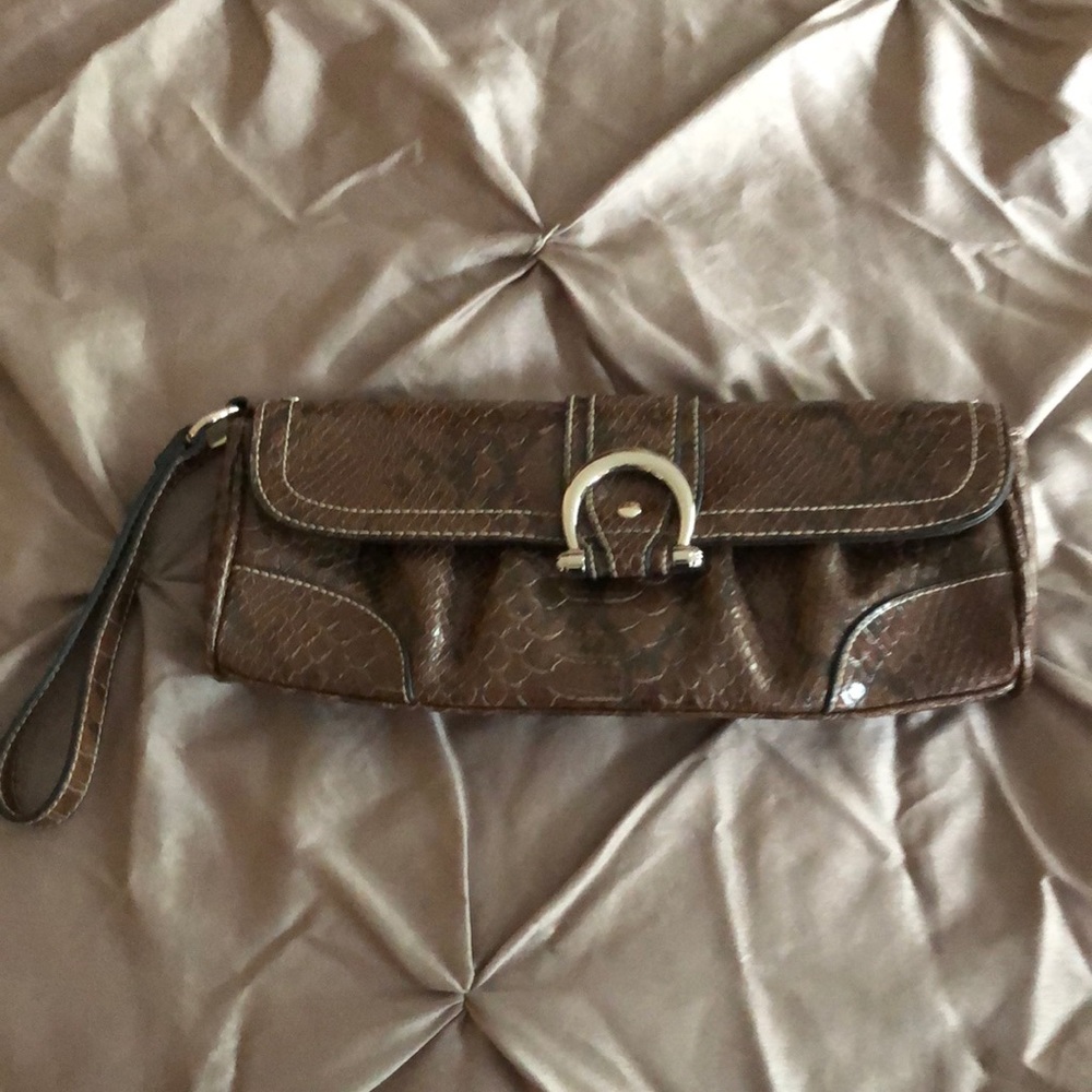 Apt 9 clutch